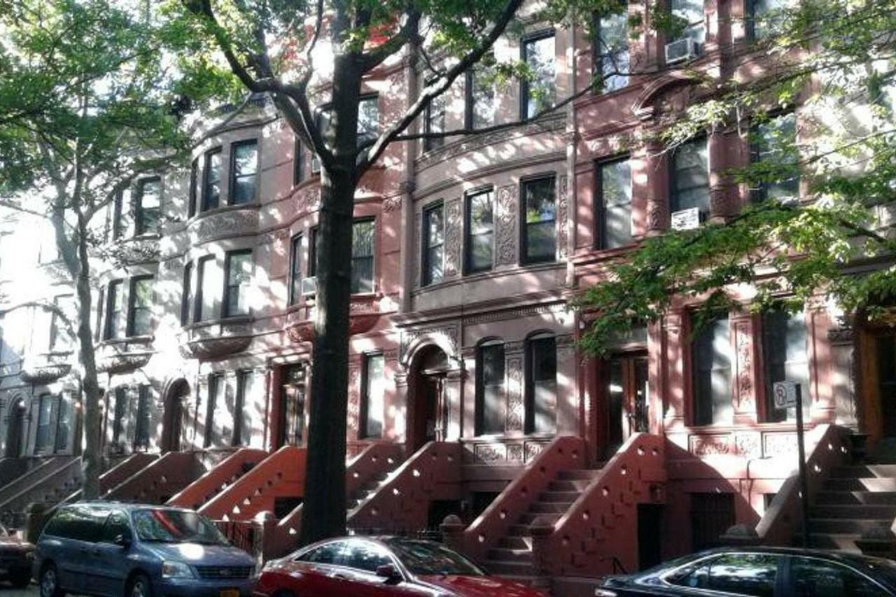 Beautiful Historic Townhouse W/ Backyard Appartamento