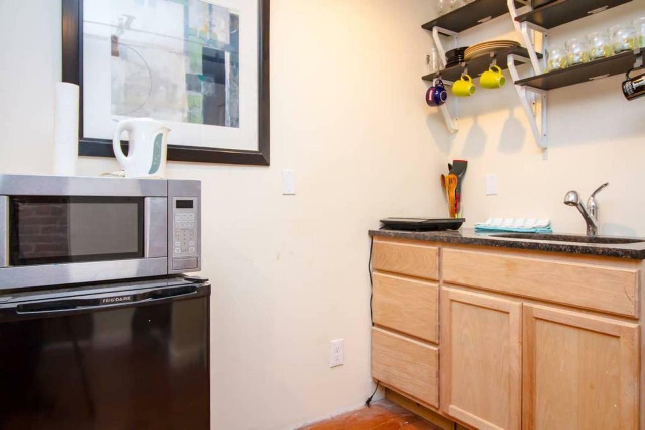 Appartamento Beautiful Historic Townhouse W/ Backyard New York