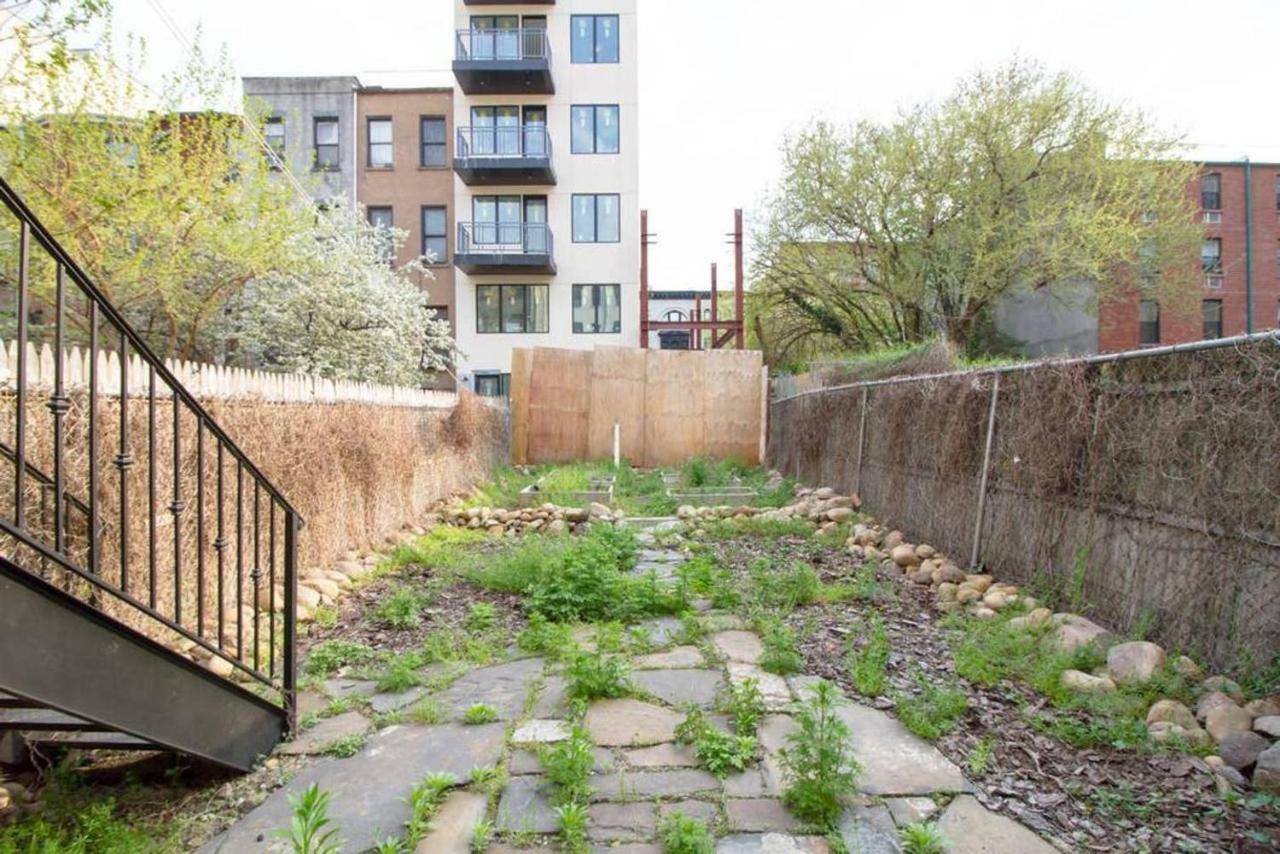 Beautiful Historic Townhouse W/ Backyard Appartamento New York